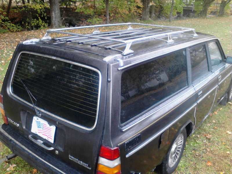 Illustration for article titled For $1,495, This 1982 Volvo 245 Diesel Could Let You Veg Out